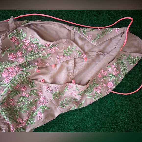 Halter embroidered sequin gown - Picture 4 of 5